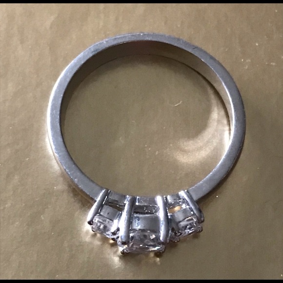 Silver Triple Round Cut CZ Gem Ring 10 W/Gift Bag - Picture 5 of 6